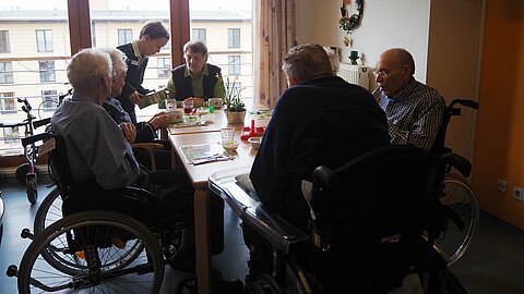 Unterstützung bei der Mittagsrunde